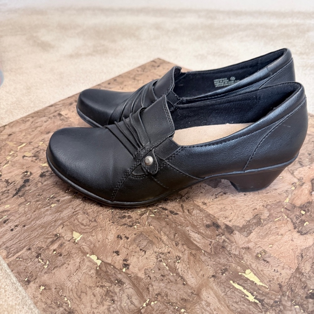 Earth Spirit Black Women's Loafers